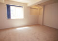 Basement Bedroom w/2 Huge Walk-in Closets